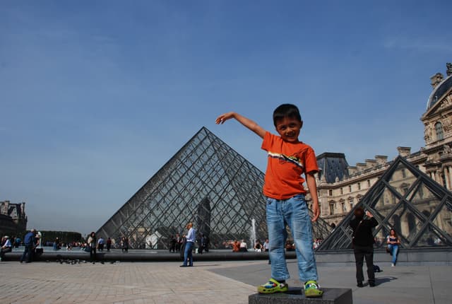 Izzan young traveler